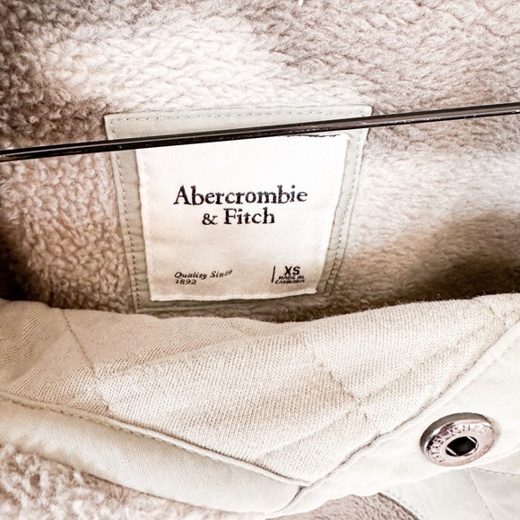 Abercrombie and Fitch fleece jacket - Picture 2 of 3